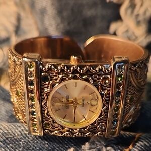Luxurious Gold tone Watch by KESSARUS